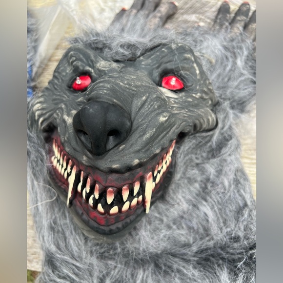 NWT kids Werewolf Costume glowing eyes Size Medium Halloween werewolf costume - Picture 2 of 13